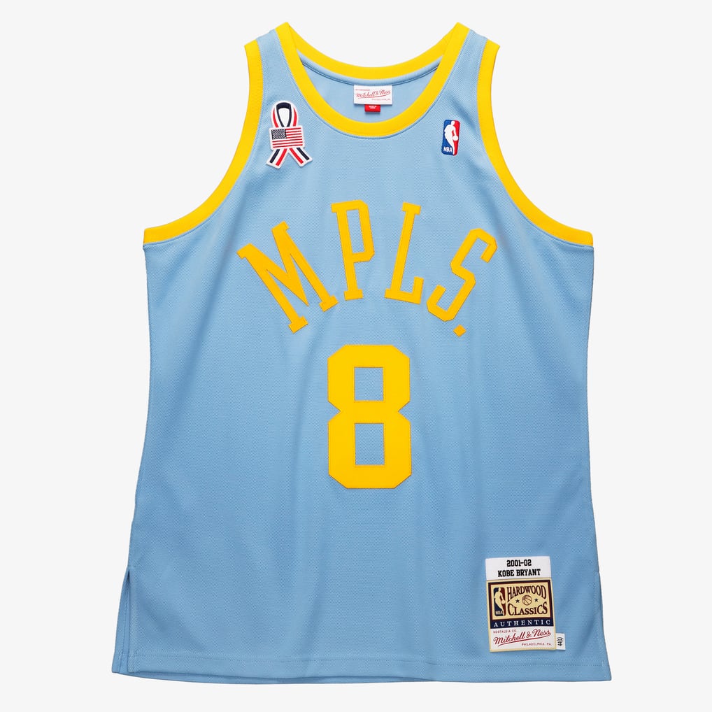 Mitchell & Ness Kobe Bryant #8 Los Angeles Lakers 2001-02 Hardwood Classics Authentic Jersey