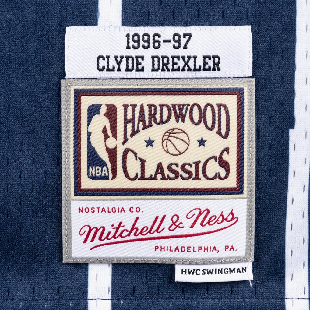 Mitchell & Ness Clyde Drexler #22 Houston Rockets 1996-97 Hardwood Classics Swingman Jersey
