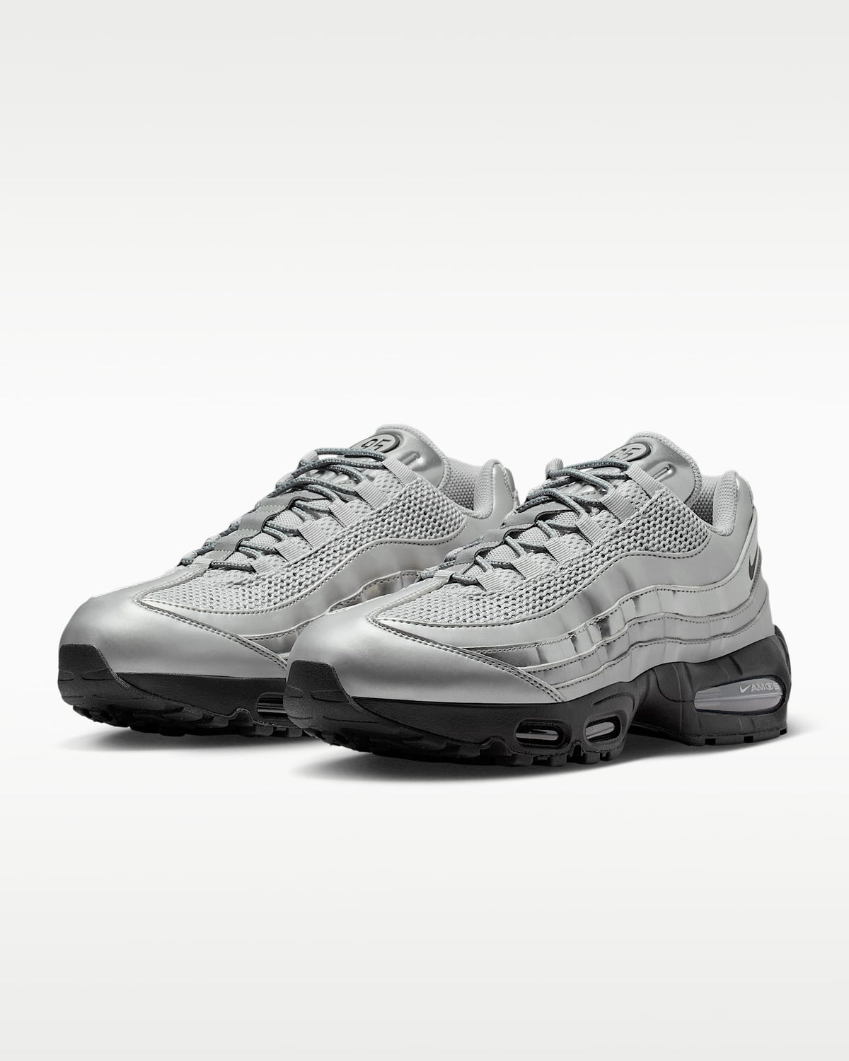 Nike Air Max 95 – Metallic Silver / Black Mesh Athletic Sneakers